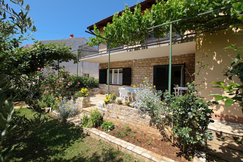 Apartment Ema Premantura Rum bild